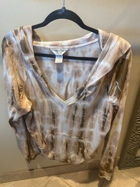 Vintage-Inspired V-Neck Tie-Dye Hoodie in Neutral Brown